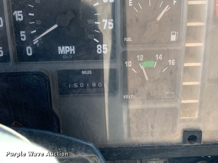 image for item DP8678 1998 International 4900  dump truck