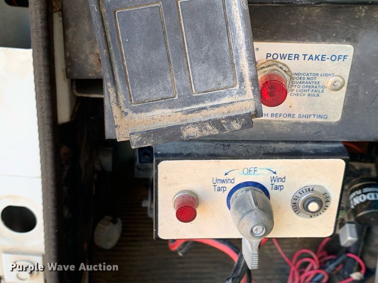 image for item DP8678 1998 International 4900  dump truck