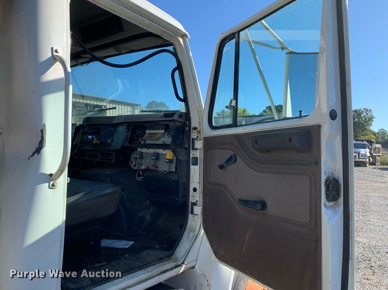 image for item DP8678 1998 International 4900  dump truck