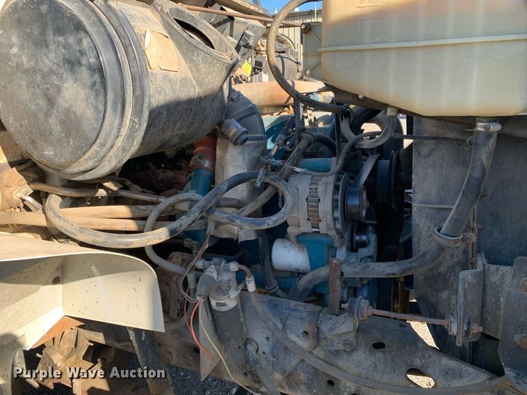 image for item DP8678 1998 International 4900  dump truck