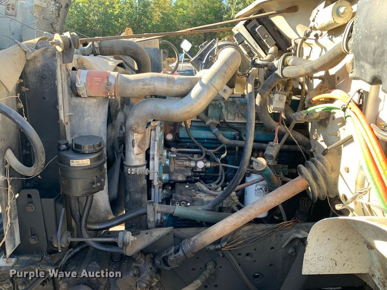 image for item DP8678 1998 International 4900  dump truck