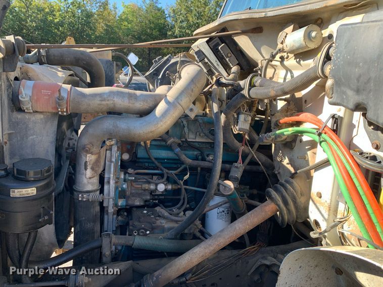 image for item DP8678 1998 International 4900  dump truck