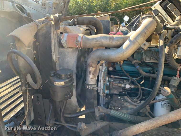 image for item DP8678 1998 International 4900  dump truck