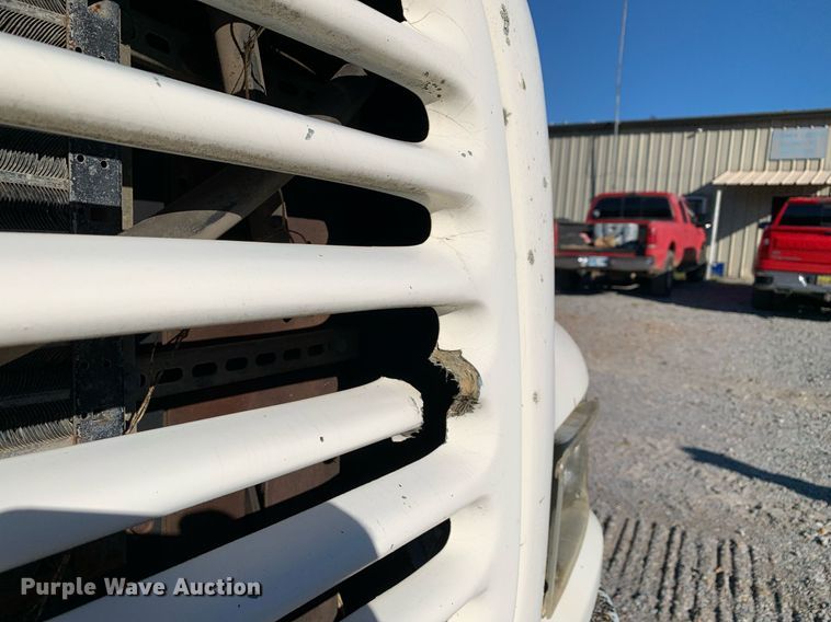 image for item DP8678 1998 International 4900  dump truck