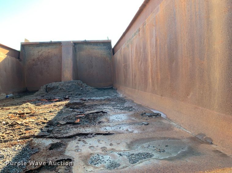 image for item DP8678 1998 International 4900  dump truck