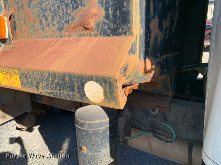 image for item DP8678 1998 International 4900  dump truck