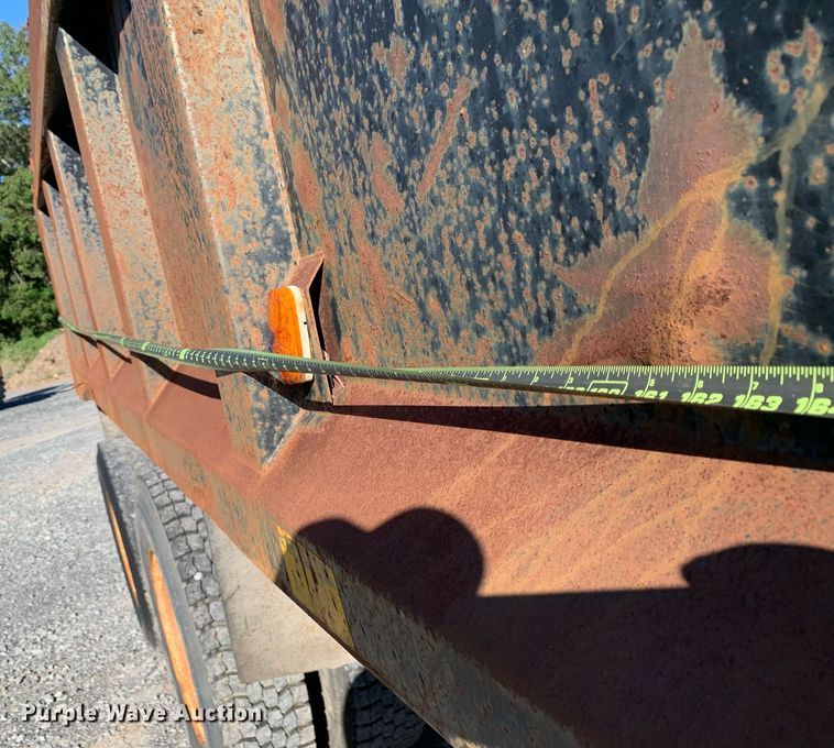 image for item DP8678 1998 International 4900  dump truck