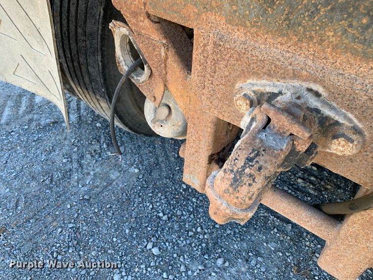 image for item DP8678 1998 International 4900  dump truck