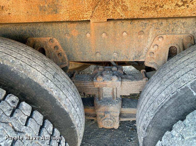 image for item DP8678 1998 International 4900  dump truck