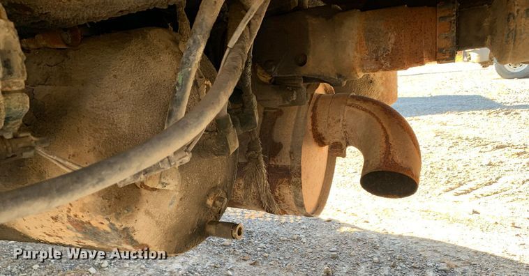 image for item DP8678 1998 International 4900  dump truck