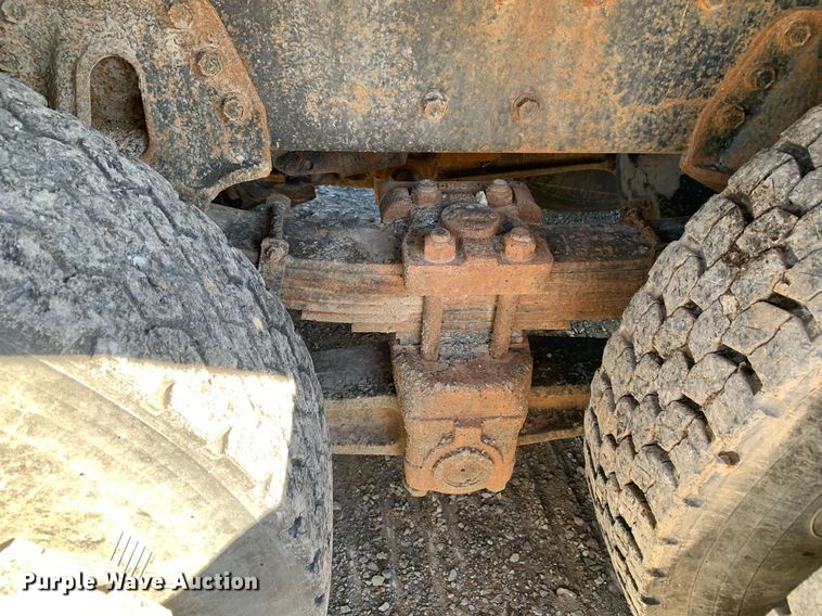 image for item DP8678 1998 International 4900  dump truck