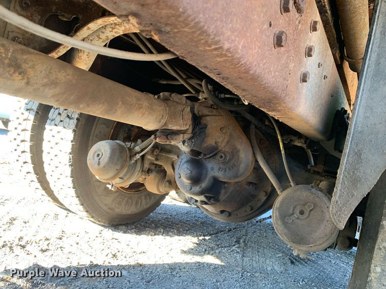 image for item DP8678 1998 International 4900  dump truck