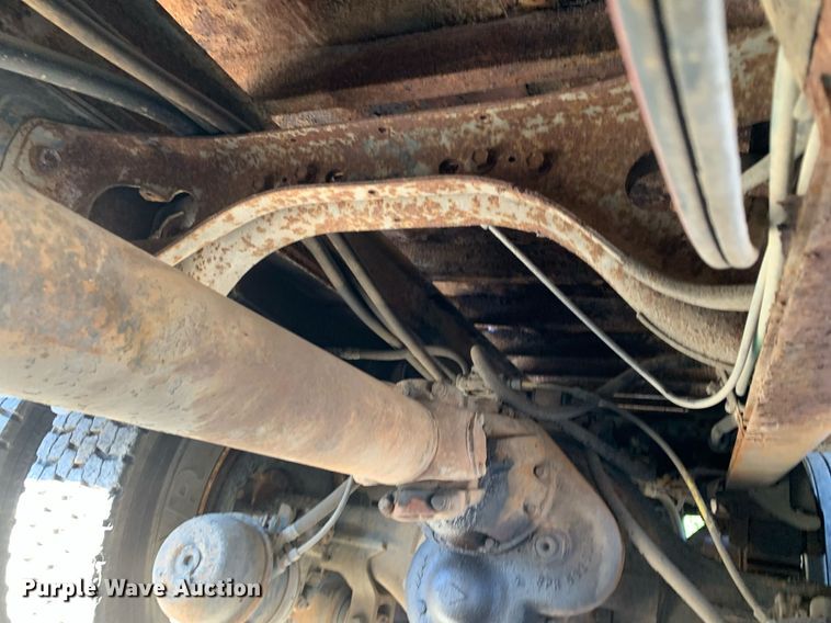 image for item DP8678 1998 International 4900  dump truck