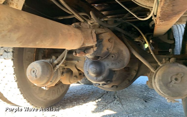 image for item DP8678 1998 International 4900  dump truck