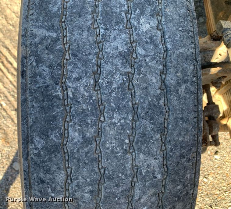 image for item DP8678 1998 International 4900  dump truck