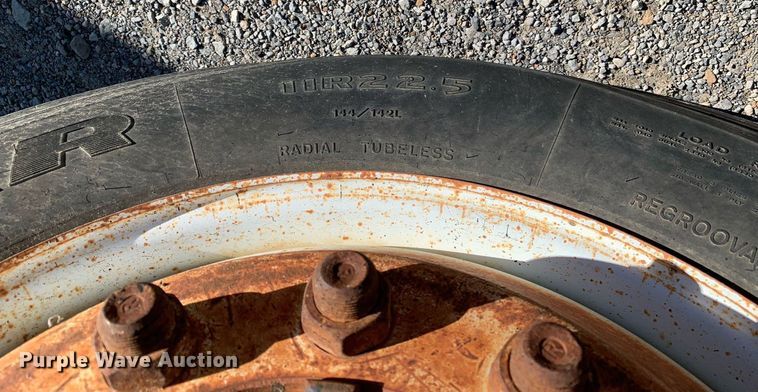 image for item DP8678 1998 International 4900  dump truck