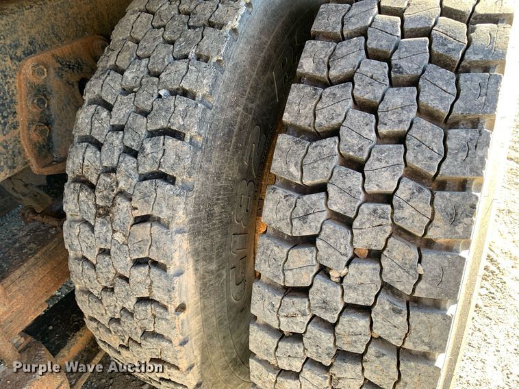 image for item DP8678 1998 International 4900  dump truck