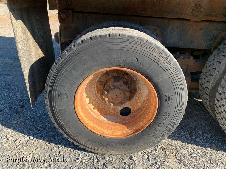 image for item DP8678 1998 International 4900  dump truck