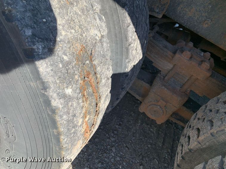 image for item DP8678 1998 International 4900  dump truck