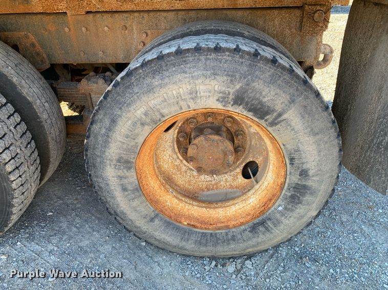 image for item DP8678 1998 International 4900  dump truck