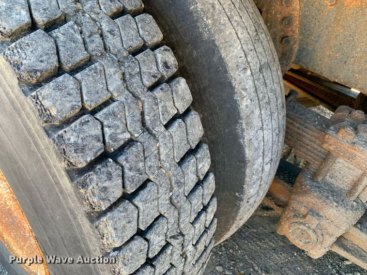 image for item DP8678 1998 International 4900  dump truck