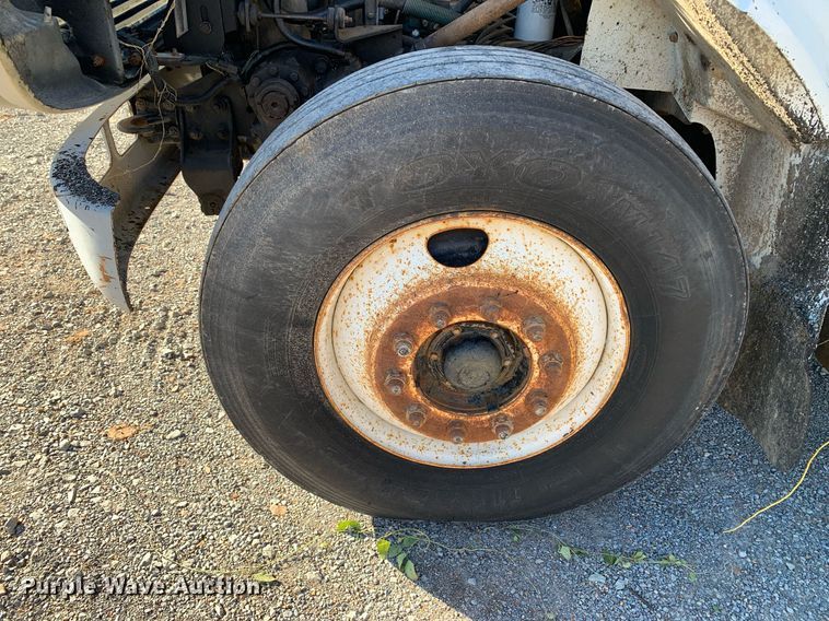 image for item DP8678 1998 International 4900  dump truck