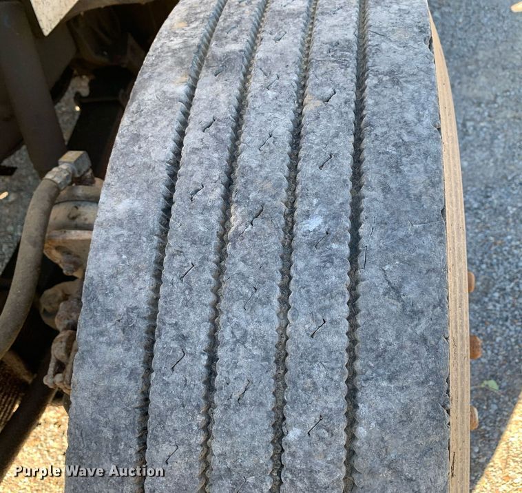 image for item DP8678 1998 International 4900  dump truck