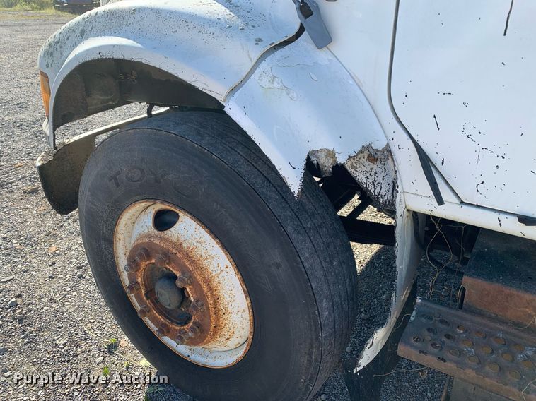 image for item DP8678 1998 International 4900  dump truck