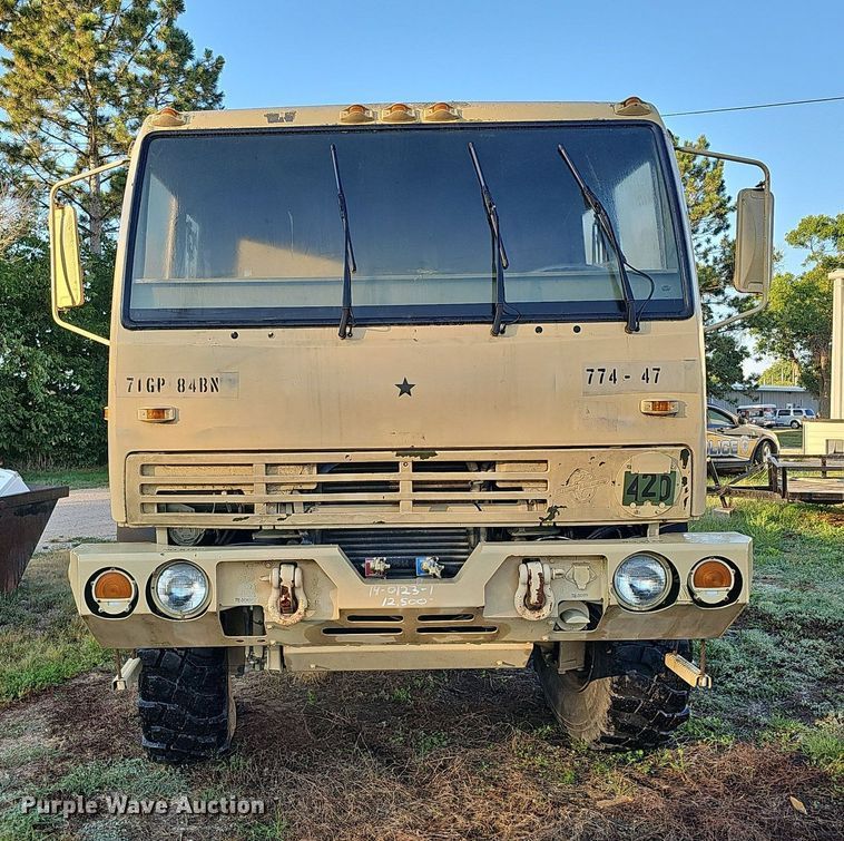 image for item DQ0334 1999 Stewart & Stevenson M 1079  truck cab and chassis