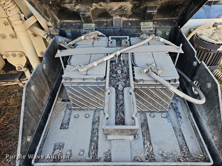 image for item DQ0334 1999 Stewart & Stevenson M 1079  truck cab and chassis