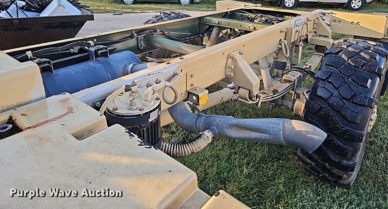 image for item DQ0334 1999 Stewart & Stevenson M 1079  truck cab and chassis