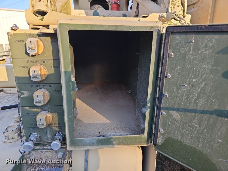 image for item DQ0334 1999 Stewart & Stevenson M 1079  truck cab and chassis