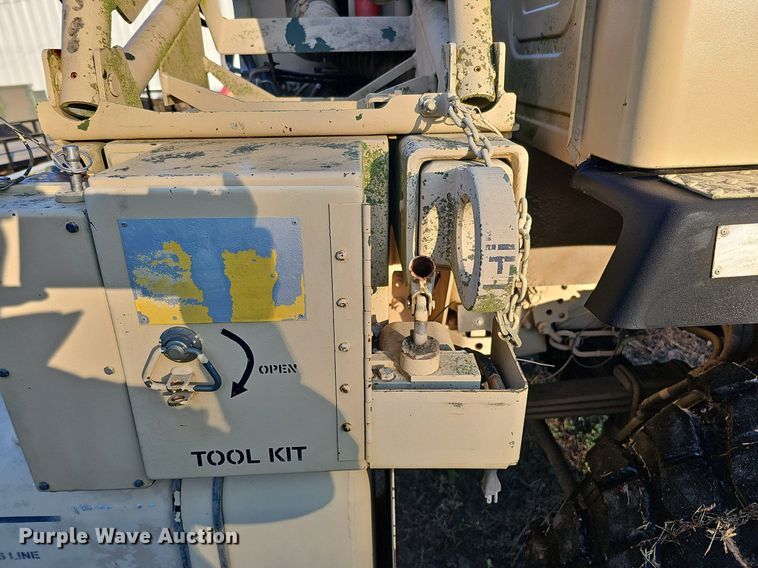 image for item DQ0334 1999 Stewart & Stevenson M 1079  truck cab and chassis