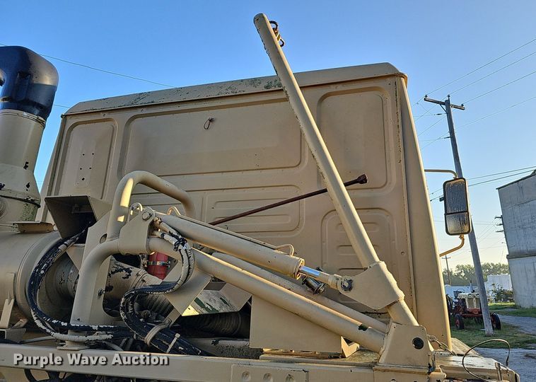 image for item DQ0334 1999 Stewart & Stevenson M 1079  truck cab and chassis