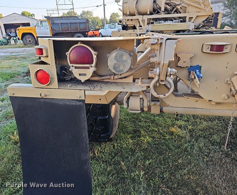 image for item DQ0334 1999 Stewart & Stevenson M 1079  truck cab and chassis