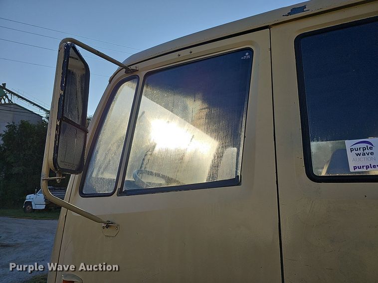 image for item DQ0334 1999 Stewart & Stevenson M 1079  truck cab and chassis