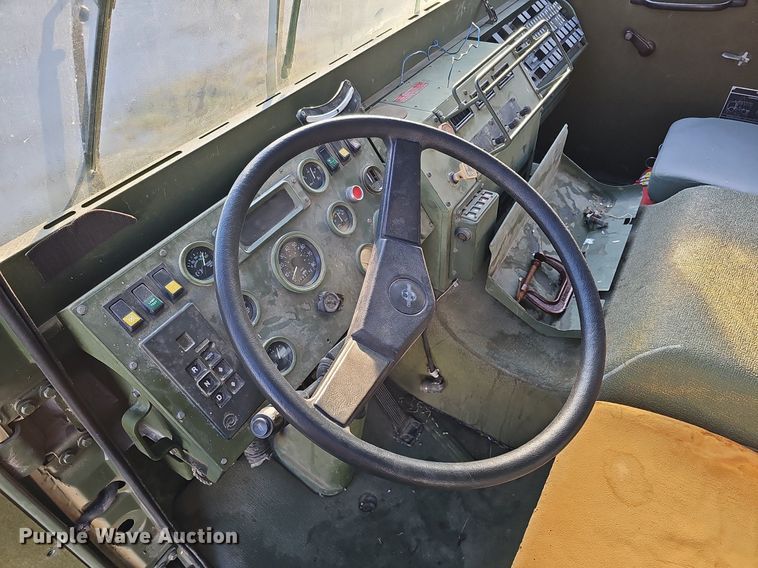 image for item DQ0334 1999 Stewart & Stevenson M 1079  truck cab and chassis