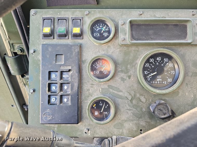 image for item DQ0334 1999 Stewart & Stevenson M 1079  truck cab and chassis