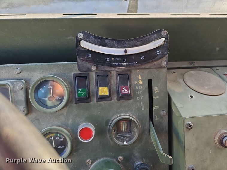 image for item DQ0334 1999 Stewart & Stevenson M 1079  truck cab and chassis