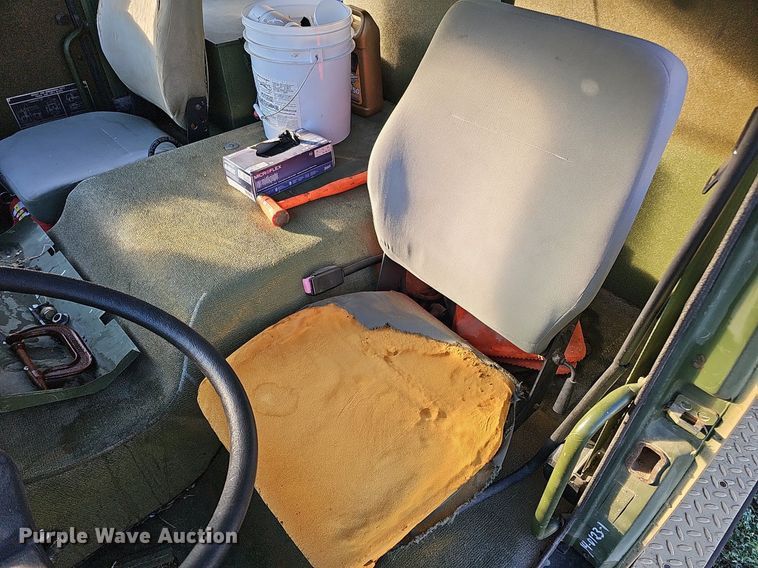 image for item DQ0334 1999 Stewart & Stevenson M 1079  truck cab and chassis