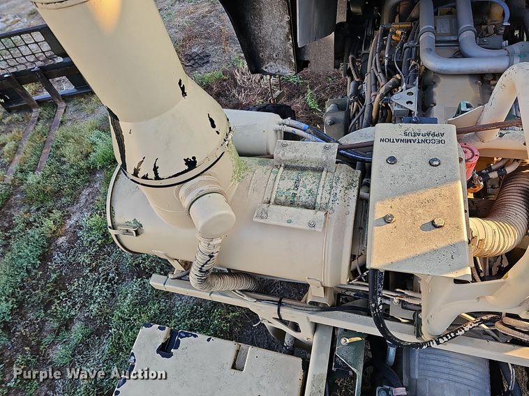 image for item DQ0334 1999 Stewart & Stevenson M 1079  truck cab and chassis