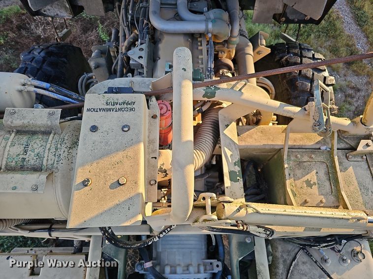 image for item DQ0334 1999 Stewart & Stevenson M 1079  truck cab and chassis