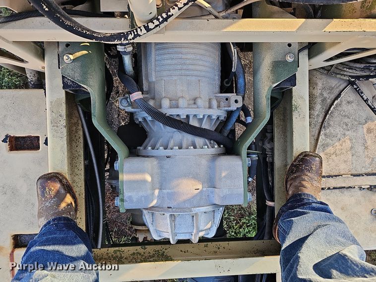 image for item DQ0334 1999 Stewart & Stevenson M 1079  truck cab and chassis