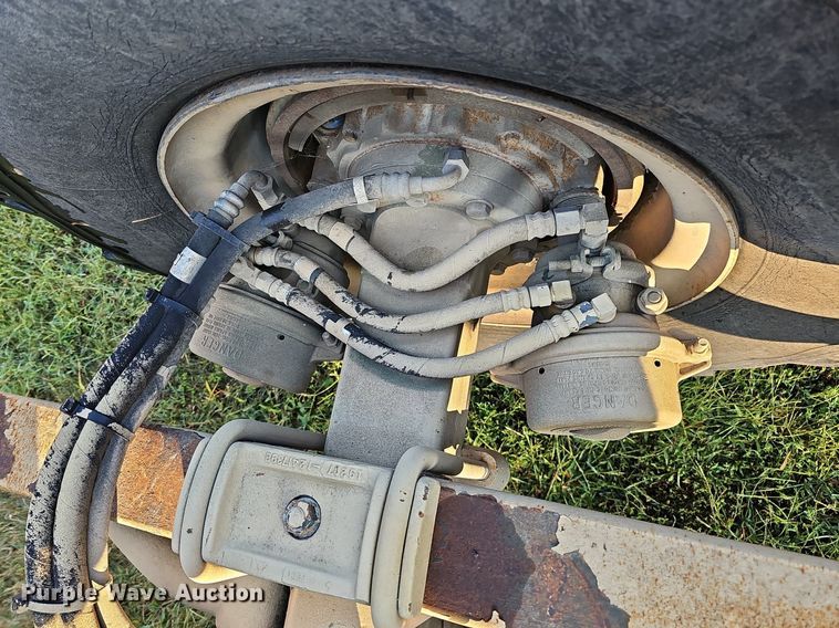 image for item DQ0334 1999 Stewart & Stevenson M 1079  truck cab and chassis