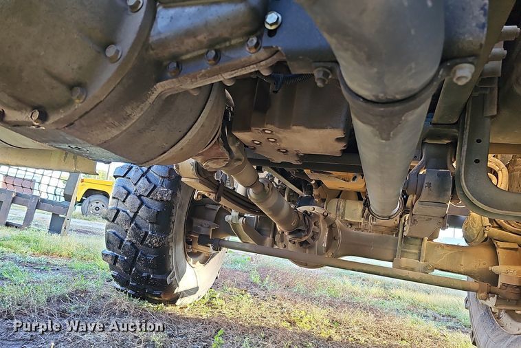 image for item DQ0334 1999 Stewart & Stevenson M 1079  truck cab and chassis