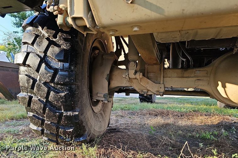 image for item DQ0334 1999 Stewart & Stevenson M 1079  truck cab and chassis