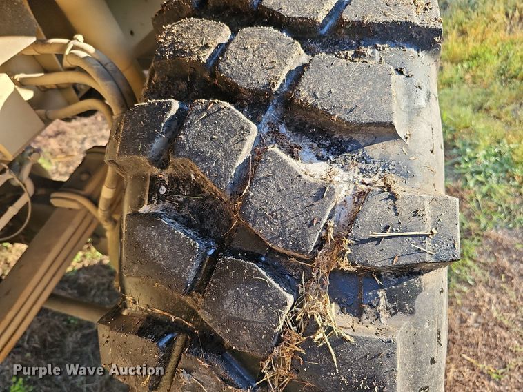 image for item DQ0334 1999 Stewart & Stevenson M 1079  truck cab and chassis