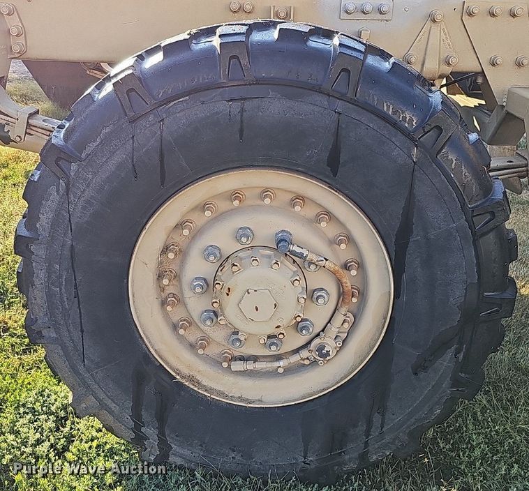 image for item DQ0334 1999 Stewart & Stevenson M 1079  truck cab and chassis