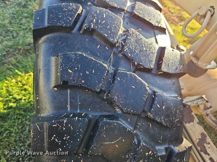 image for item DQ0334 1999 Stewart & Stevenson M 1079  truck cab and chassis