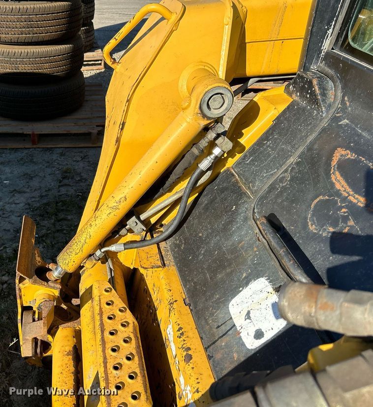 image for item DQ0975 1999 John Deere 240  skid steer loader